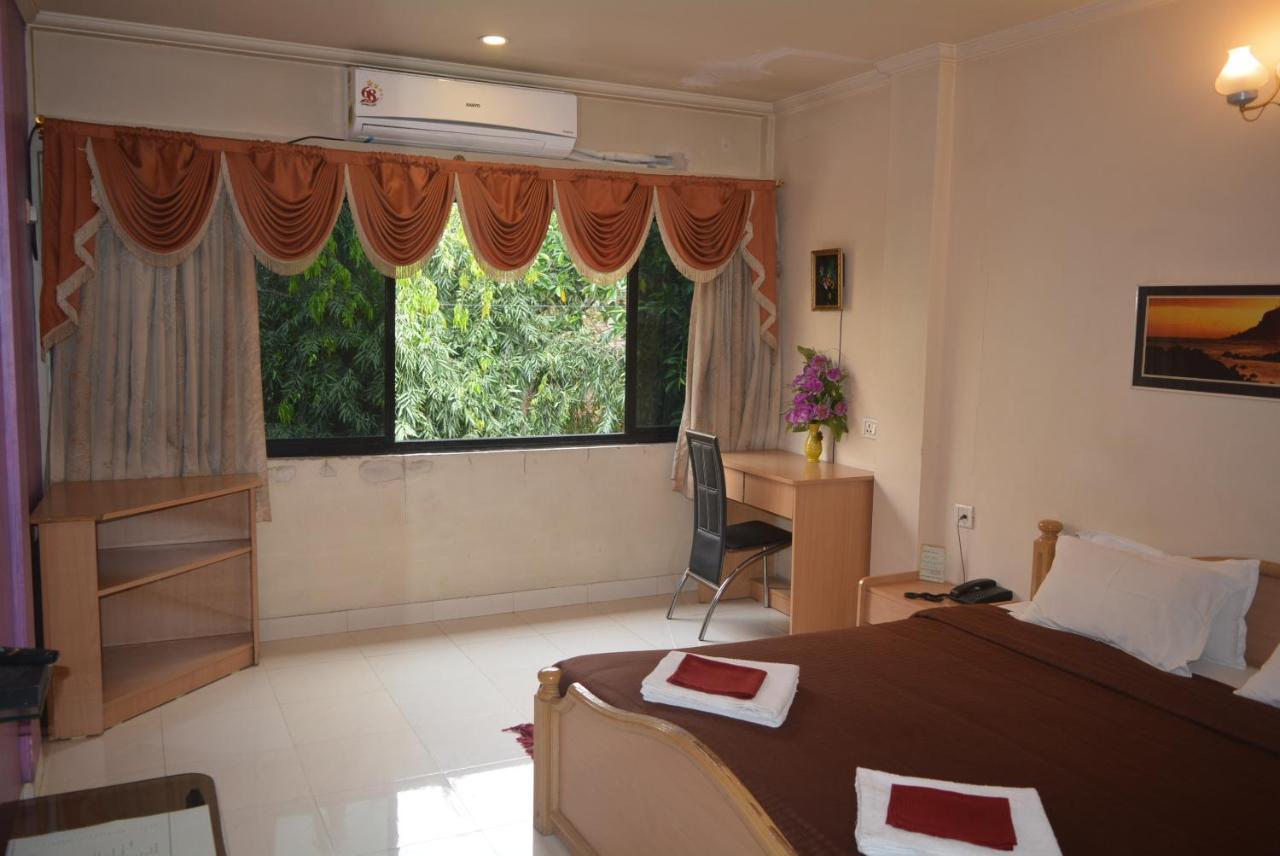 Hotel Poonam Exterior foto