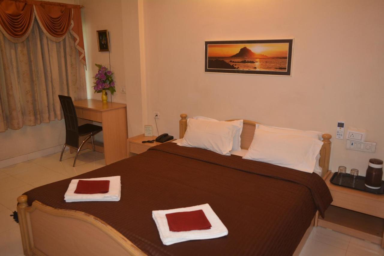 Hotel Poonam Exterior foto
