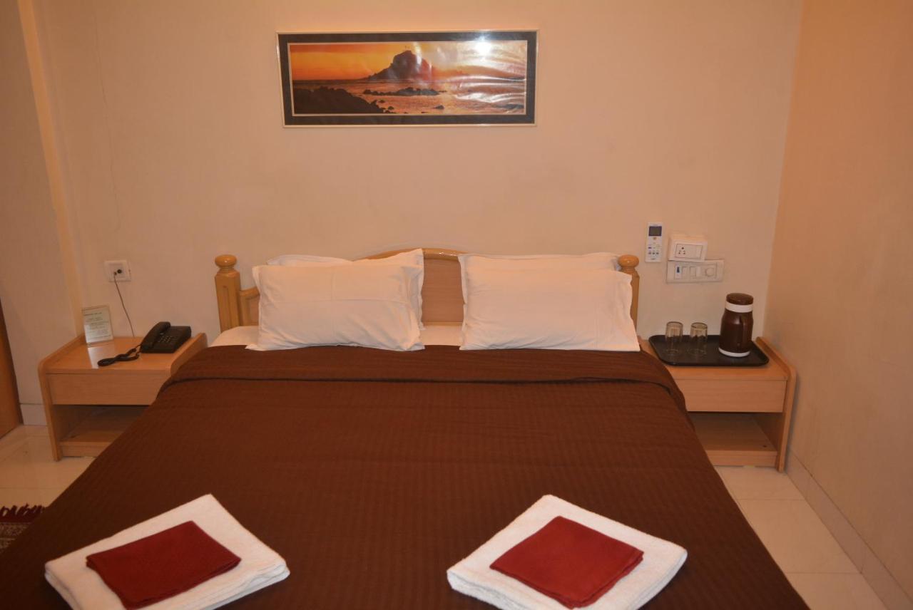Hotel Poonam Exterior foto