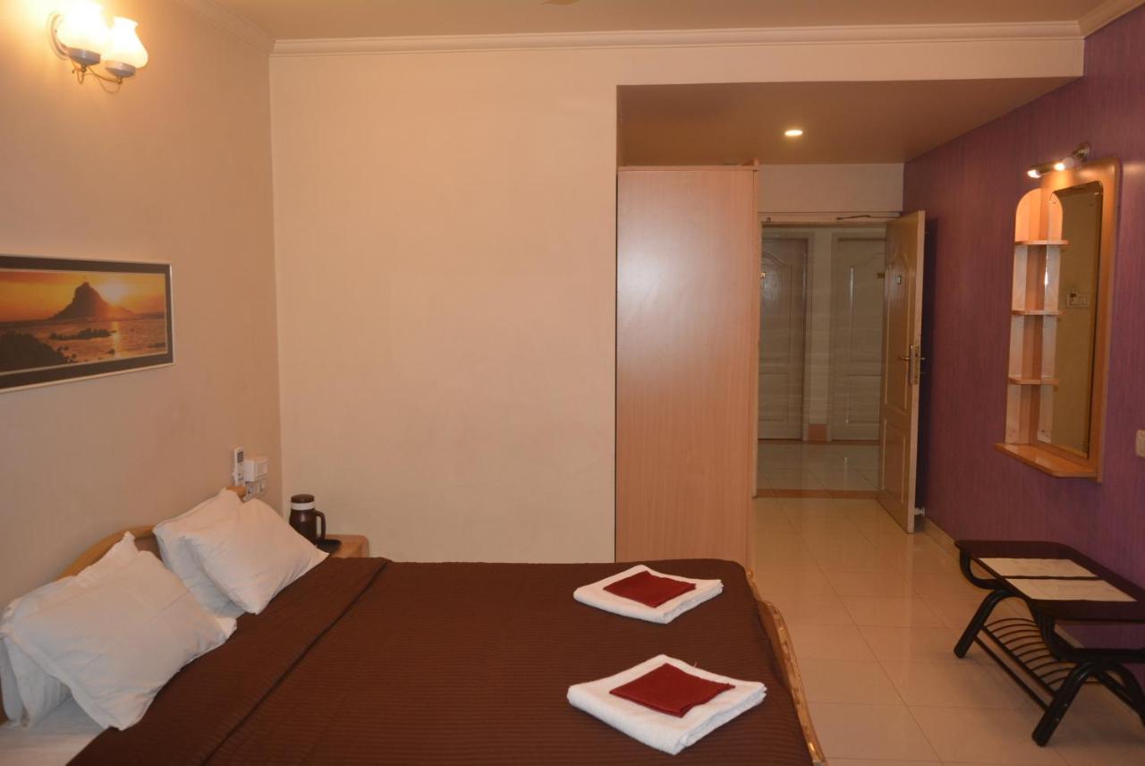 Hotel Poonam Exterior foto
