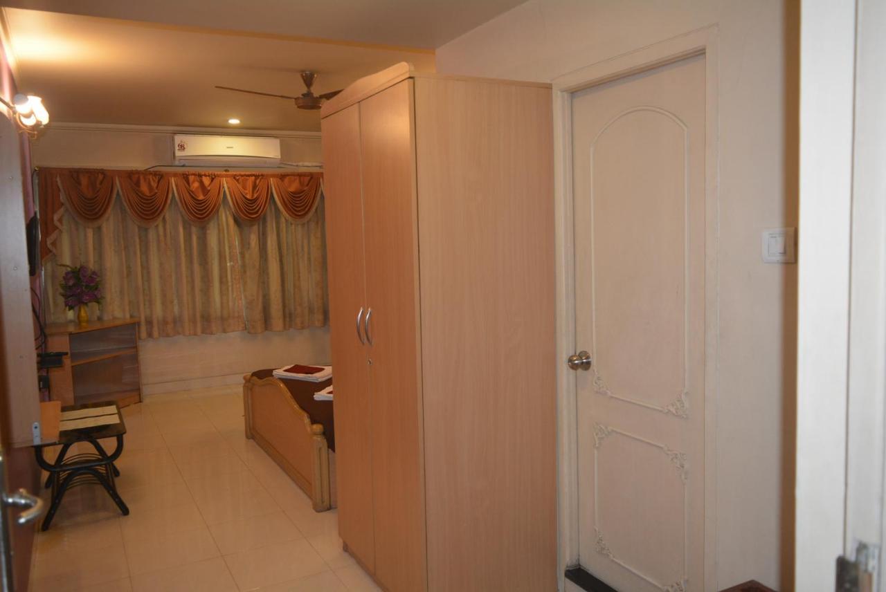 Hotel Poonam Exterior foto