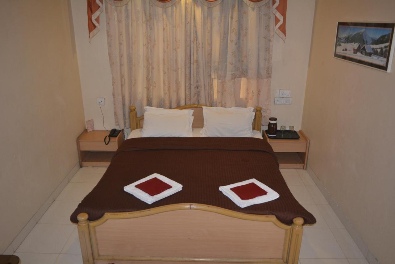 Hotel Poonam Exterior foto