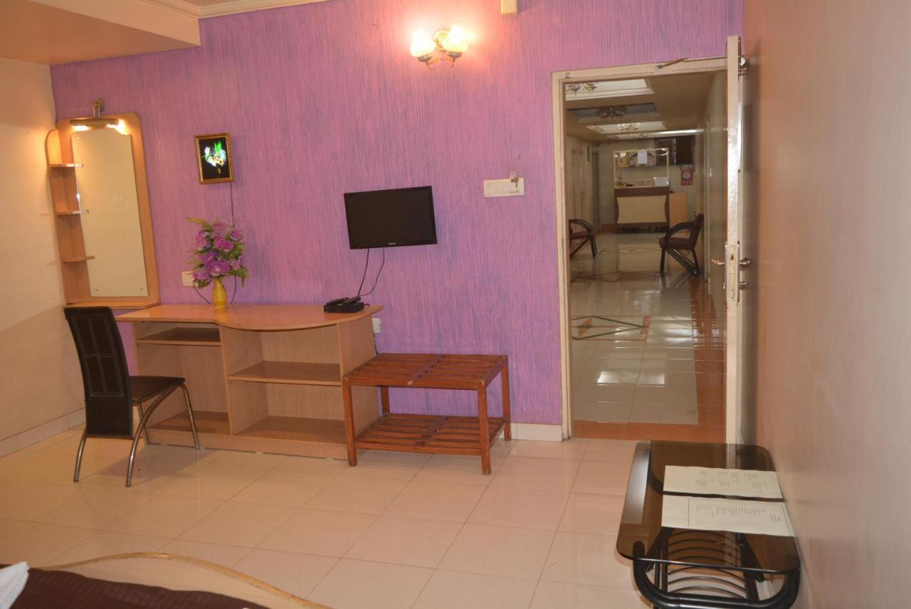 Hotel Poonam Exterior foto