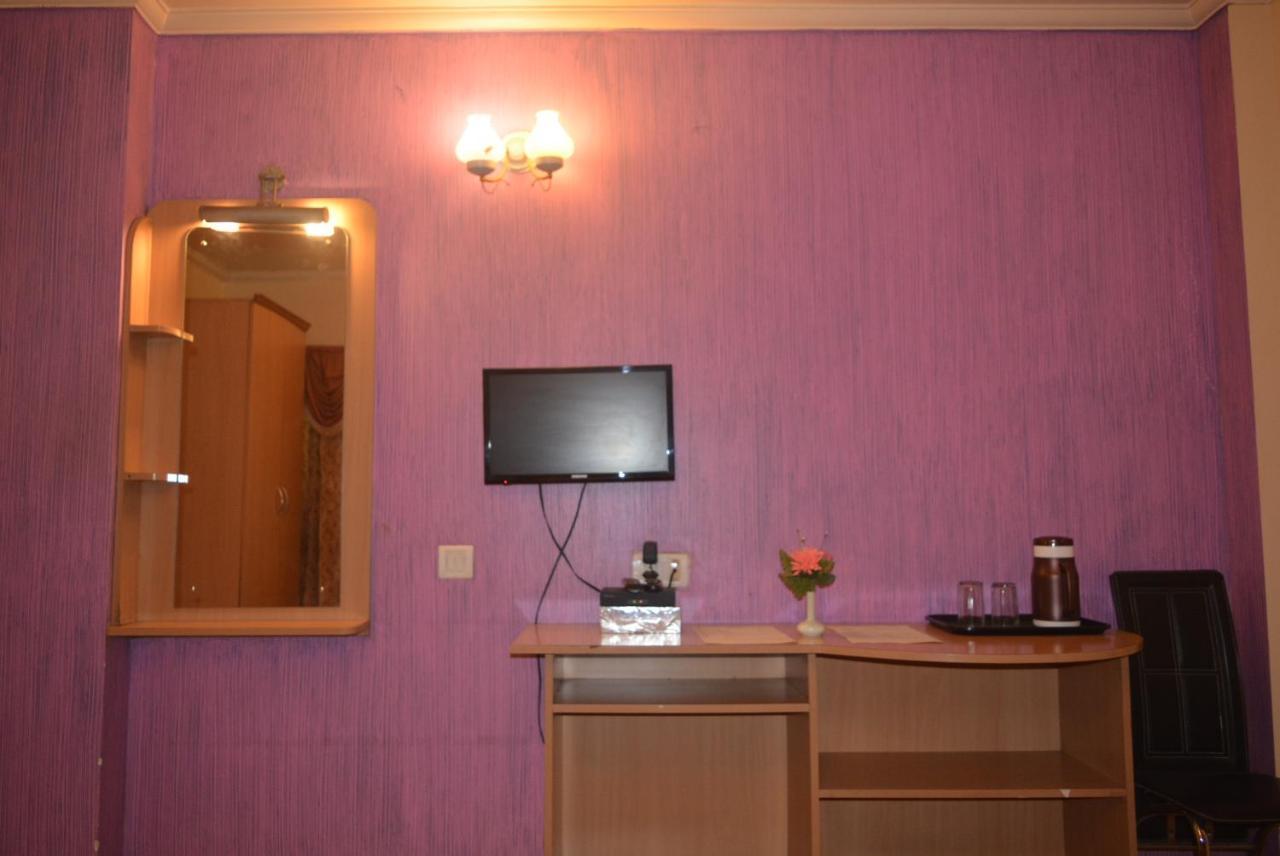 Hotel Poonam Exterior foto